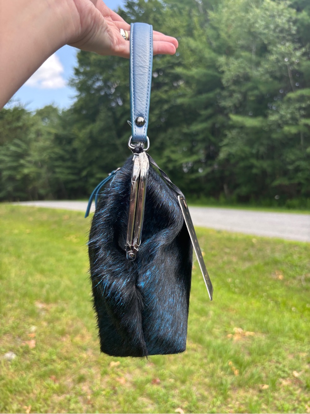 Sharif Faux Fur KISS-Lock Crossbody Bag - Picture 11 of 17